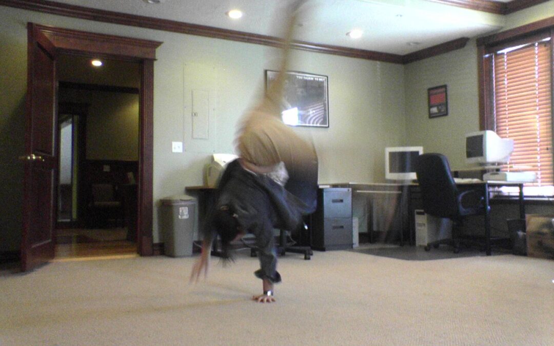 Zitten, hoe zit dat nou? Vijf tips om meer te bewegen tijdens je werk…